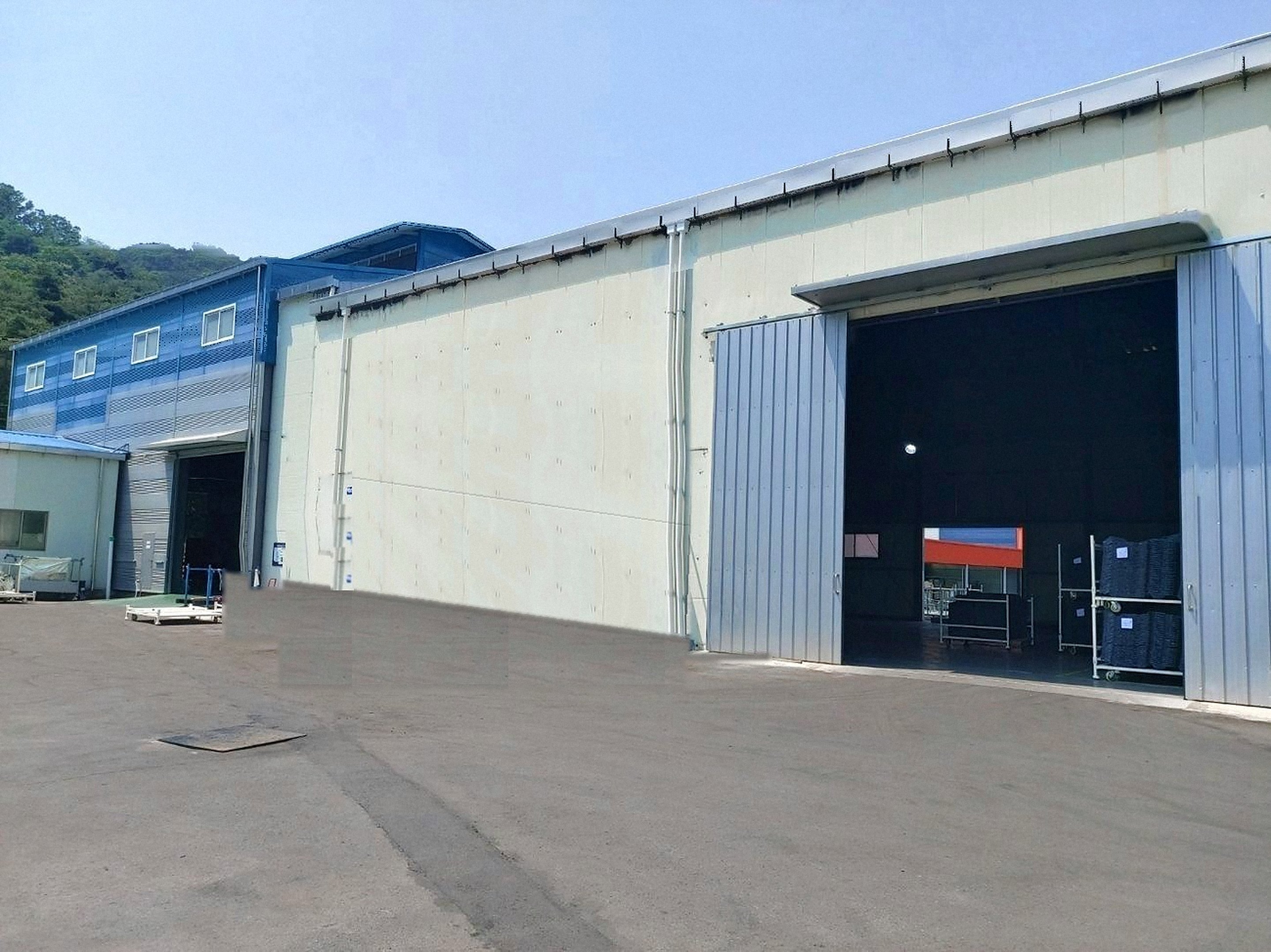 Seongju production building with logistics yard